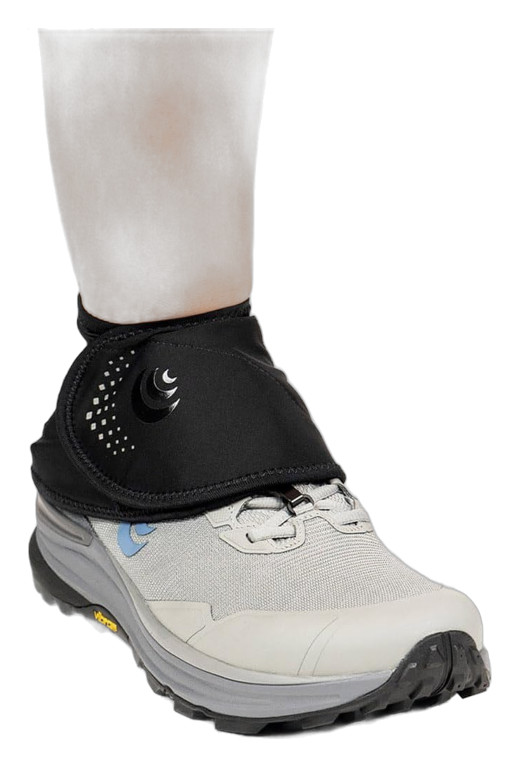 Topo Athletic Performance Gaiter black on a trail shoe